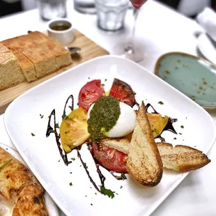 Burrata &amp; Heirloom Tomatoes