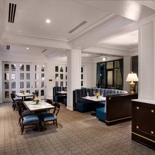 Vivante Dining Room with Booths