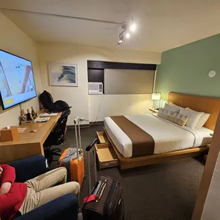 Queen bed with city view