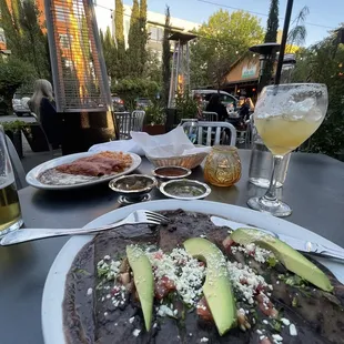 Enfrijoladas and white peach sangria!
