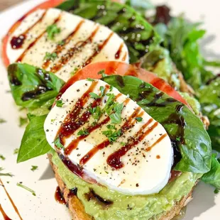 Caprese Avocado Toast:
Multigrain toast,
Avocado Spread, Tomatoes, Basil, Fresh Mozzarella, Balsamic reduction, extra virgin olive oil.