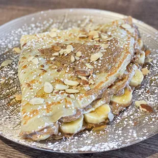 Almondine crepe:
Almond butter, Toasted almonds, Honey, Bananas.