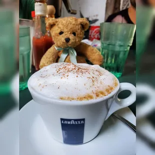 Cappuccino! #vivians #millenium #cafe #viviansmilleniumcafe #studiocity #bourdibear #mortimerthebear #brunch #breakfast