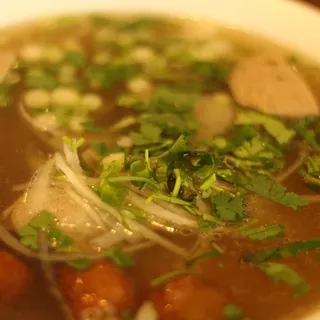 P4. Beef Noodle Soup Combo