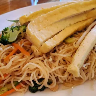 V3. Vegetable Stir Fry Noodles