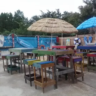 ENJOY THE TIKI PATIO....PLAY A GAME OF CORNHOLE OR WASHERS AND ENJOY THE MUSIC...!!