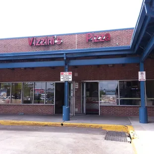 Vizzini's exterior on a Friday morning