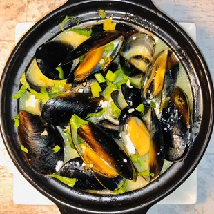 Steamed mussels in lemon garlic butter
Chem chép hp b