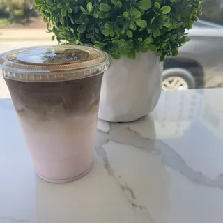 STRAWBERRY LATTE