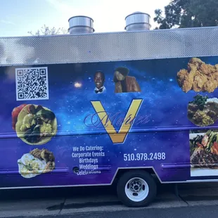 Soul Food .Old School Flavors  the plates yo mommas r big momma Served  ‍