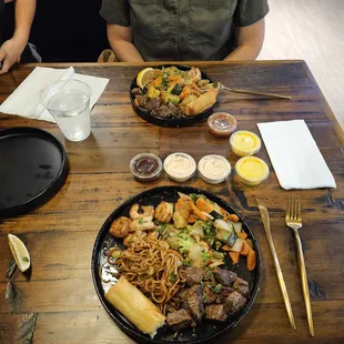 both regular and mini plate with fuji sauce, garlic butter and ponzu sauce.