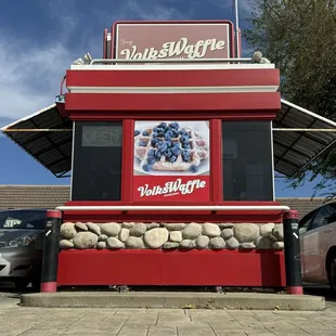 Cute spot for some amazing waffles and drinks!