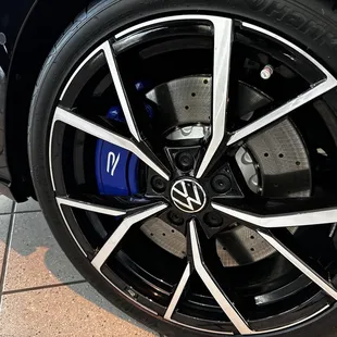 VW Golf R wheel