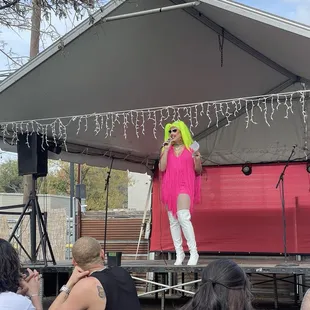 Great &amp; energetic queen / host!