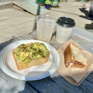 toast with avocado, angel food cake, lemonade, latte