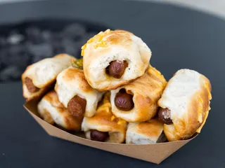 Dreamboat Donuts & Scoops