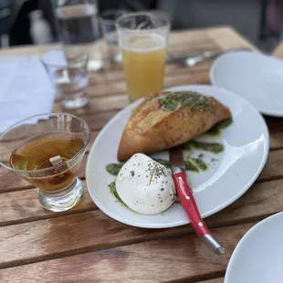 Burrata and sourdough