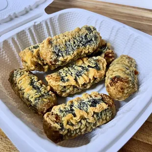 Fried seaweed roll  IG: @fooddeclassified
