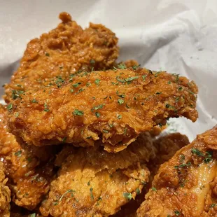 fried chicken, fried chicken wings, chicken wings and fried chicken, food, chicken, bbq chicken, chicken wings, bbq wings, poultry