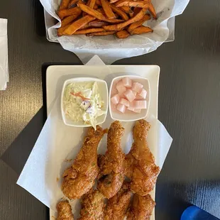 food, chicken wings and fried chicken