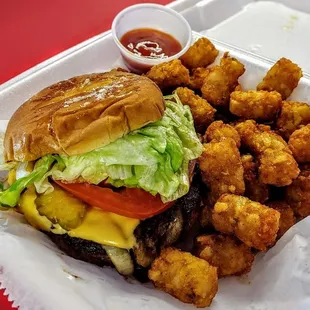 Cheeseburger with tots