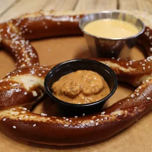 Voodoo - Giant Pub Pretzel (w/ Beer Cheese &amp; Spicy Mustard)