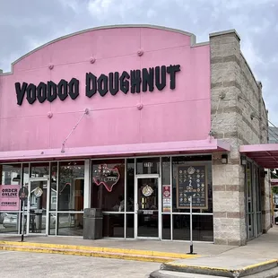 Welcome to Voodoo Doughnuts on Washington
