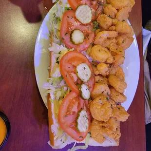 Shrimp po&apos;boy