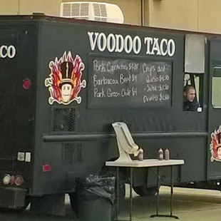 Standard Food Truck.