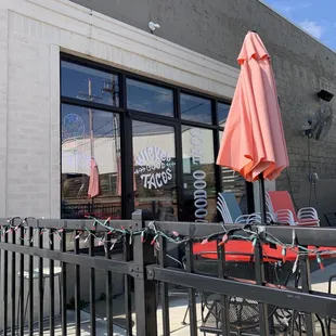 the outside of a restaurant