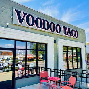 the outside of a restaurant