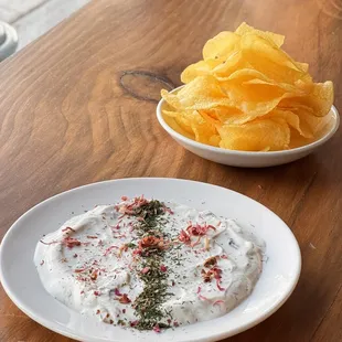 Masto Khiar, cucumber yogurt dip with chips