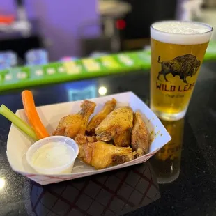 food, fried chicken, bbq wings, poultry, fried chicken wings, chicken, bbq chicken, chicken wings and fried chicken, chicken wings