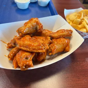 fried chicken, fried chicken wings, chicken wings and fried chicken, food, chicken, bbq chicken, chicken wings, bbq wings, poultry