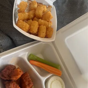 6 Piece Wings Tots medium buffalo