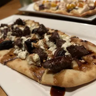 Steak &amp; fig flatbread