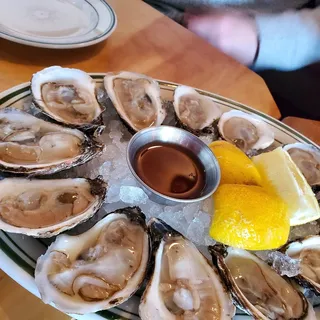 12 Shucked East Coast Oysters