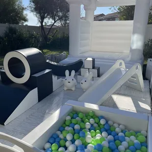 The tuxedo luxe soft play with mini White Castle add-on