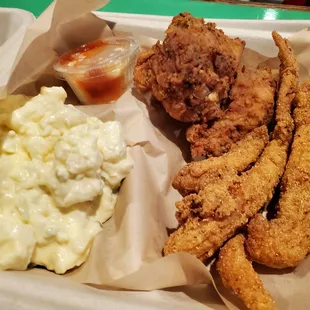 food, chicken wings and fried chicken