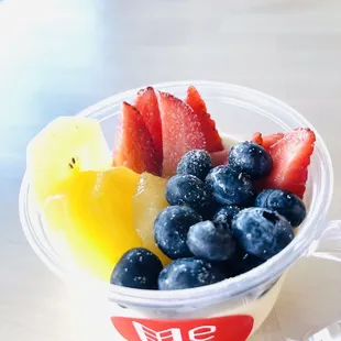 fresh blueberry, kiwi and strawberry vietnamese yogurt