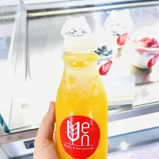 fresh pineapple juice