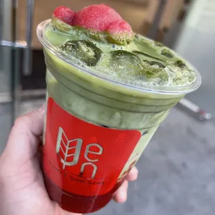Strawberry Matcha Latte (IG: @foodwithbros)