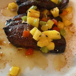 We had fried plantains and Sweet Chili Cauliflower...YUMMMM it was a great combination. I am exciting to find this kind of cuisine!!