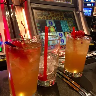 Cocktails &amp; service on point! (Double Whiskey sours)