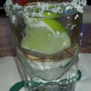 a margarita with a lime slice in it