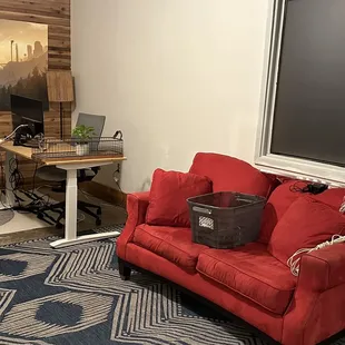 Hold a meeting here.