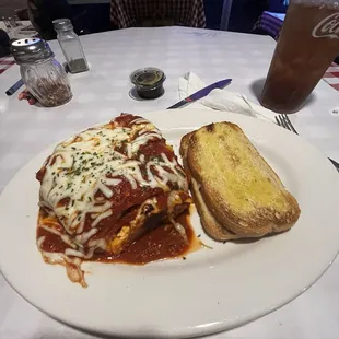 Lasagna with garlic bread. Yum!