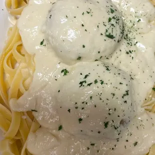 Fettuccine Alfredo with meatballs