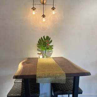 Table @angieknowsthetruth @cincinnatifoodies