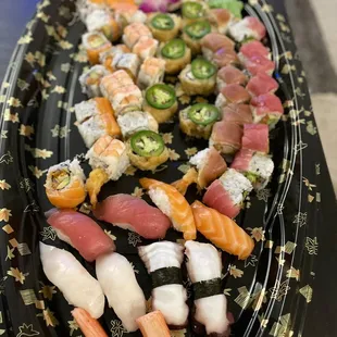 Deluxe sushi platter to go!